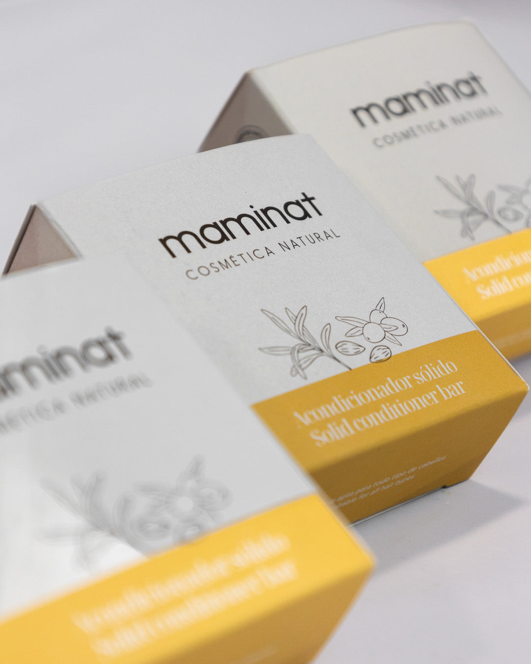 Maminat acondicionador sólido natural con marula y argán, nutre y repara el cabello de forma ecológica.