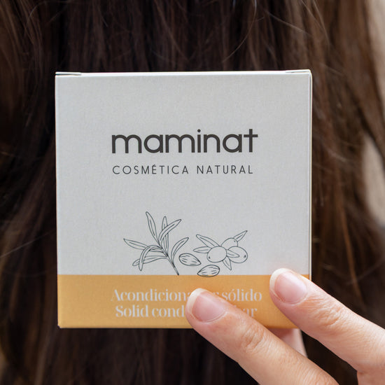 Acondicionador sólido vegano, fácil de usar y transportar, ideal para cabello seco y graso.